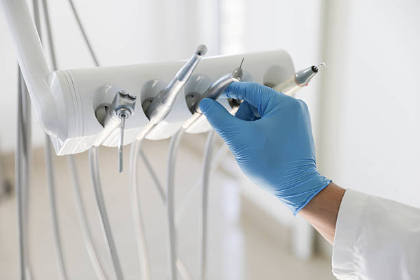 Professional Emergency Dentist technician working in Rolling Meadows, IL